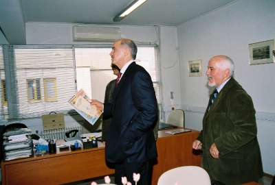 02.12.2005 Αθήνα Επίσκεψη Γιώργου  Παπανδρέου στα γραφεία της ΕΣΑμεΑ_1
