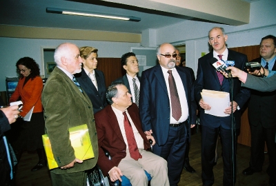 02.12.2005 Αθήνα Επίσκεψη Γιώργου  Παπανδρέου στα γραφεία της ΕΣΑμεΑ_2